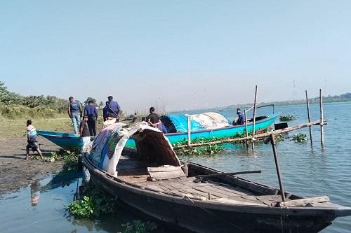 মুন্সীগঞ্জে ডাকাতির প্রস্তুতিকালে ৩ জন আটক, দেশীয় অস্ত্র জব্দ